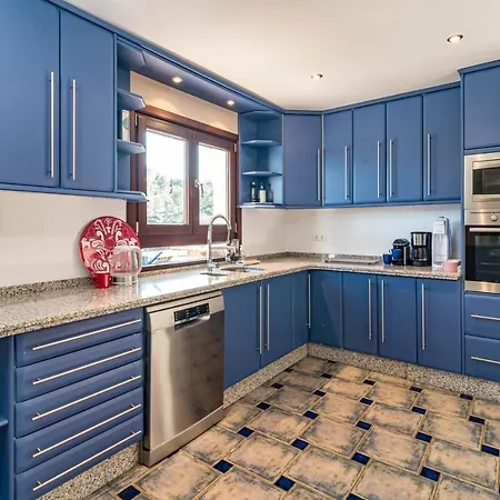 Exclusive 6 Bedroom Modern Chic With A Private Pool And Amazing Ocean View