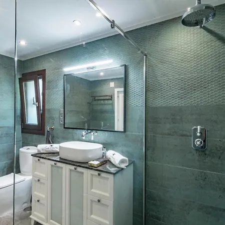 Exclusive 6 Bedroom Modern Chic With A Private Pool And Amazing Ocean View וילה